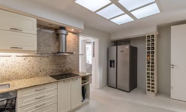 VENTA CASA EN VICENTE LOPEZ  CON JARDIN Y PILETA