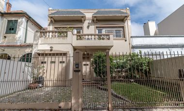 VENTA CASA EN VICENTE LOPEZ  CON JARDIN Y PILETA