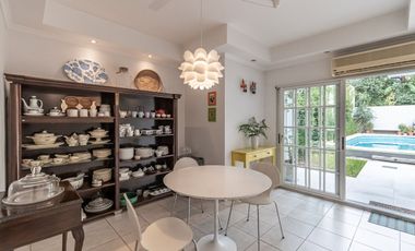 VENTA CASA EN VICENTE LOPEZ  CON JARDIN Y PILETA