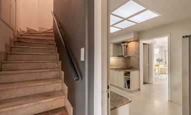 VENTA CASA EN VICENTE LOPEZ  CON JARDIN Y PILETA