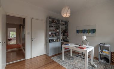 VENTA CASA EN VICENTE LOPEZ  CON JARDIN Y PILETA