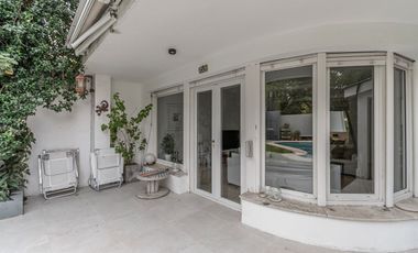 VENTA CASA EN VICENTE LOPEZ  CON JARDIN Y PILETA