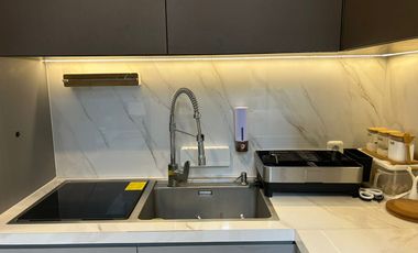 Rumah Furnished Brava Himalaya Karawaci Ada kolam ikan