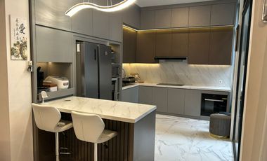 Rumah Furnished Brava Himalaya Karawaci Ada kolam ikan