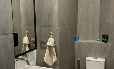 Rumah Furnished Brava Himalaya Karawaci Ada kolam ikan