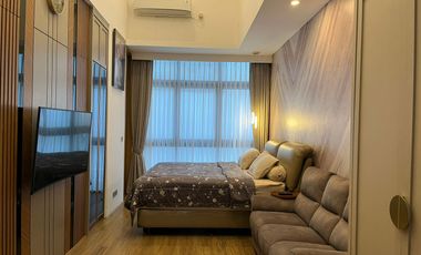 Rumah Furnished Brava Himalaya Karawaci Ada kolam ikan