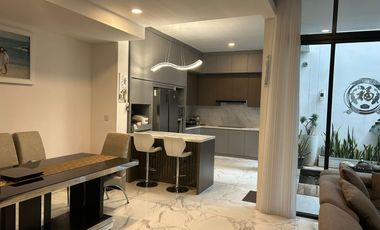 Rumah Furnished Brava Himalaya Karawaci Ada kolam ikan