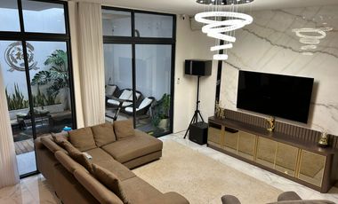 Rumah Furnished Brava Himalaya Karawaci Ada kolam ikan