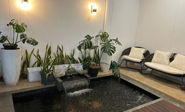 Rumah Furnished Brava Himalaya Karawaci Ada kolam ikan