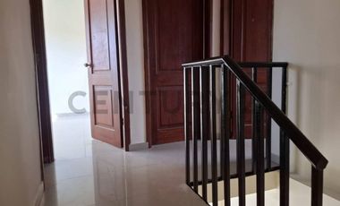 Alquilo Casa en Villa España, etapa Valencia. KariG
