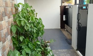 Dijual rumah baru design modern full furnished siap huni di mampang