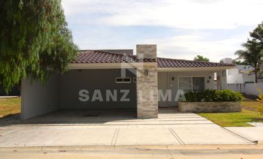 San Lorenzo Residencial: Magnifica y amplia propiedad en una planta.