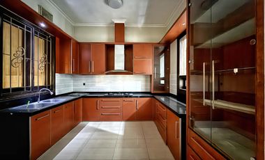 Disewa Rumah besar 7 kamar tidur Duri kepa (rumah di hoek)