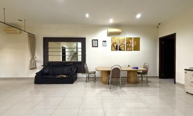 Disewa Rumah besar 7 kamar tidur Duri kepa (rumah di hoek)