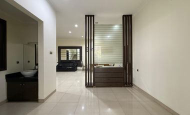 Disewa Rumah besar 7 kamar tidur Duri kepa (rumah di hoek)