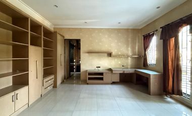 Disewa Rumah besar 7 kamar tidur Duri kepa (rumah di hoek)