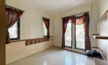 Disewa Rumah besar 7 kamar tidur Duri kepa (rumah di hoek)