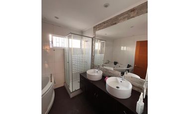 SE VENDE HERMOSA CASA EN VILLA EL MARAY