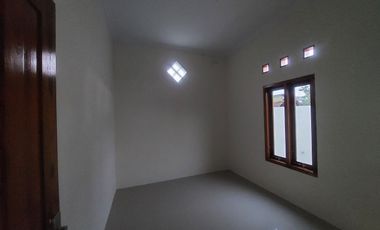 Rumah Baru Siap Pakai Karangasem Solo Kota Dekat Kampus UMS