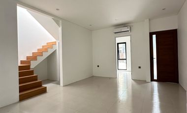 Rumah Scandinavian Dalam Cluster Jagakarsa