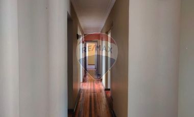 ENORME CASA A LA VENTA EN LA REINA