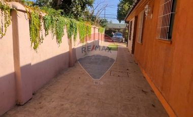 ENORME CASA A LA VENTA EN LA REINA