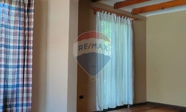 ENORME CASA A LA VENTA EN LA REINA