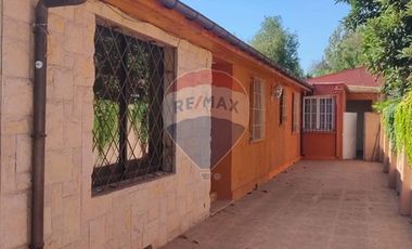 ENORME CASA A LA VENTA EN LA REINA