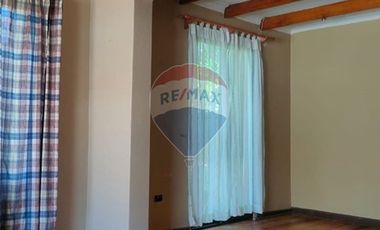 ENORME CASA A LA VENTA EN LA REINA
