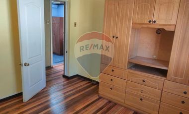 ENORME CASA A LA VENTA EN LA REINA