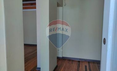 ENORME CASA A LA VENTA EN LA REINA