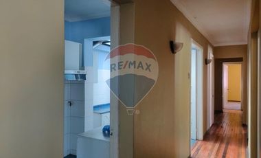 ENORME CASA A LA VENTA EN LA REINA