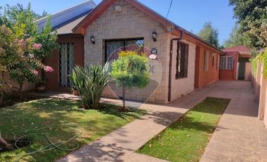 ENORME CASA A LA VENTA EN LA REINA