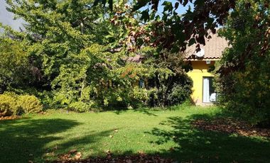 CASA DE CAMPO ENTRE VIÑAS, PANQUEHUE