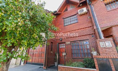 Venta triplex 5 ambientes con patio y cochera en Castelar.