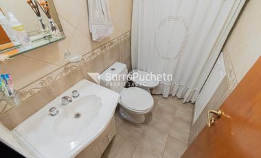 Venta triplex 5 ambientes con patio y cochera en Castelar.