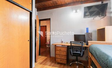 Venta triplex 5 ambientes con patio y cochera en Castelar.