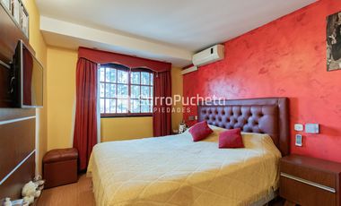 Venta triplex 5 ambientes con patio y cochera en Castelar.