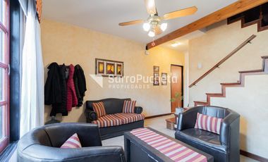 Venta triplex 5 ambientes con patio y cochera en Castelar.