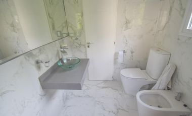 Casa en venta - 3 dormitorios 3 baños - 195mts2 - Guillermo E. Hudson, Berazategui