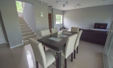 Casa en venta - 3 dormitorios 3 baños - 195mts2 - Guillermo E. Hudson, Berazategui