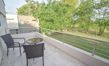 Casa en venta - 3 dormitorios 3 baños - 195mts2 - Guillermo E. Hudson, Berazategui