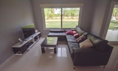 Casa en venta - 3 dormitorios 3 baños - 195mts2 - Guillermo E. Hudson, Berazategui