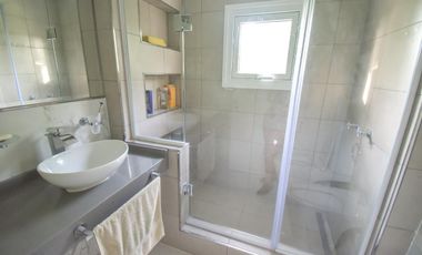 Casa en venta - 3 dormitorios 3 baños - 195mts2 - Guillermo E. Hudson, Berazategui