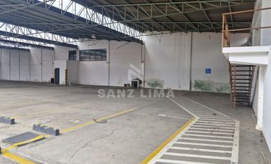 Blvd. Lopez Mateos Pte.: Centrica y amplia bodega con 2 frentes.