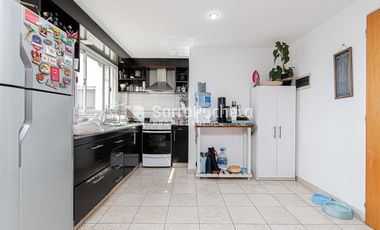 Venta semipiso 3 ambientes con cochera en Morón.