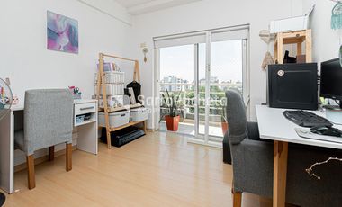 Venta semipiso 3 ambientes con cochera en Morón.