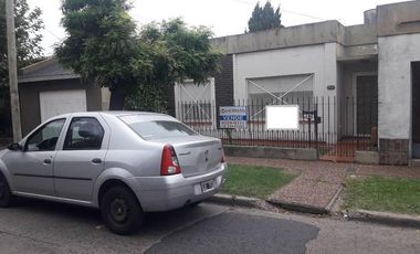 CASA EN  VENTA 3 AMBIENTES EN QUILMES