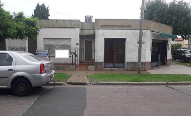 CASA EN  VENTA 3 AMBIENTES EN QUILMES