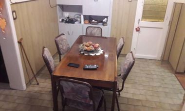 CASA EN  VENTA 3 AMBIENTES EN QUILMES